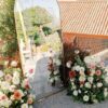 Samo-stojace zrkadlo so zlatým rámom v minimalistickom dizajne – prenájom svadobnej výzdoby, Zasadací poriadok, tabule Vitajt